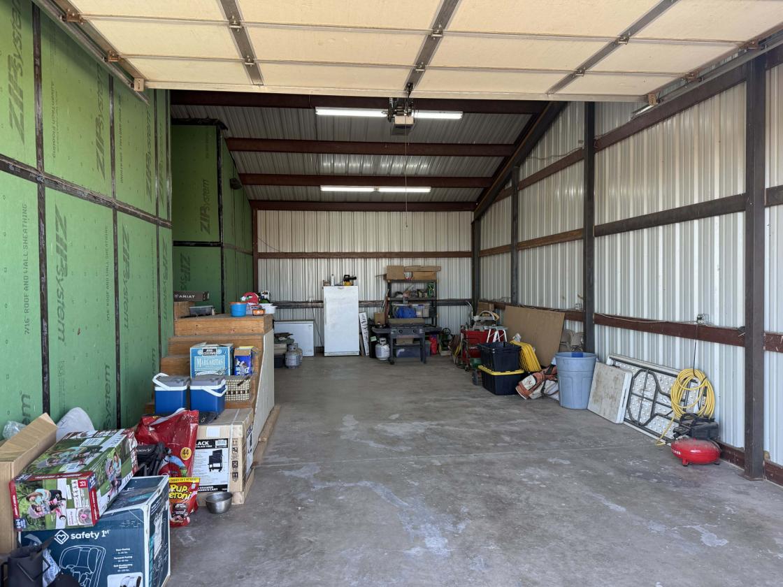 Feedyard & Equine Facility with Modern Homes - photo 23