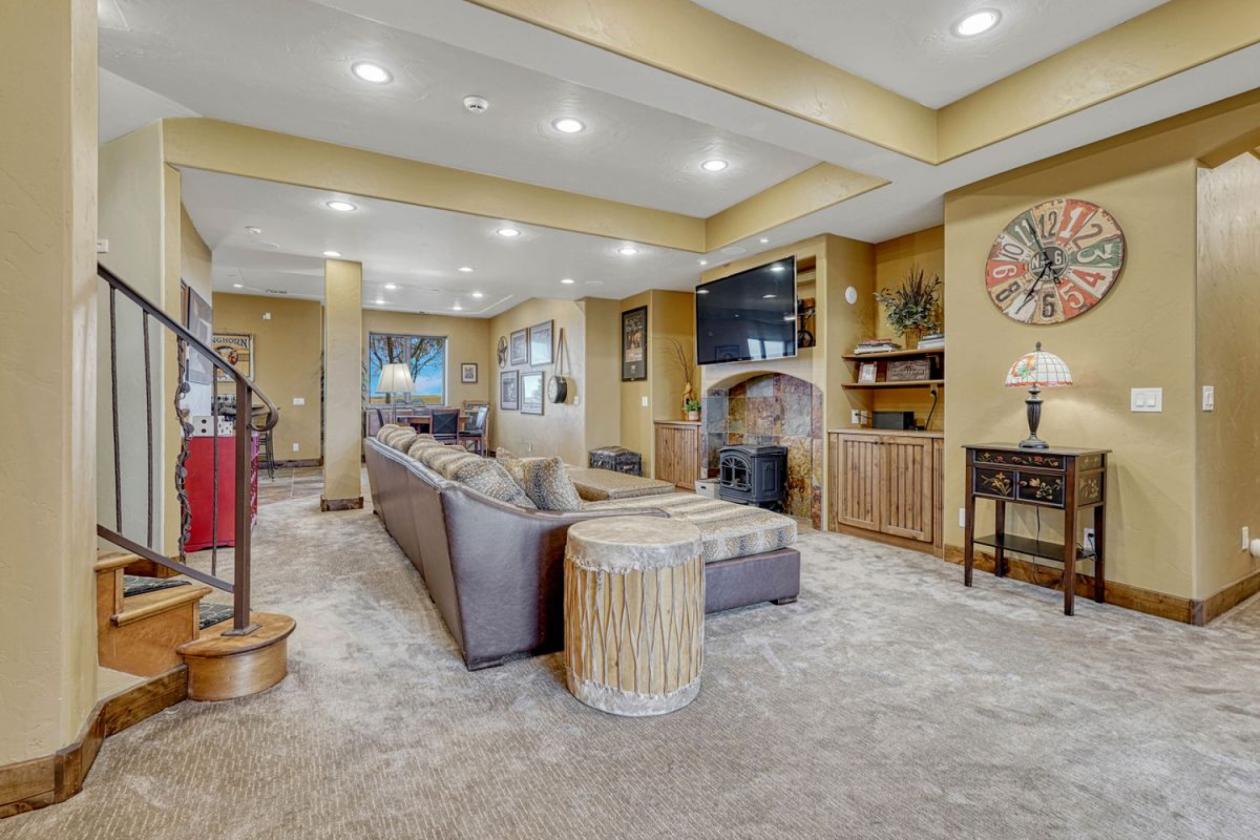 Timeless Equestrian Living Made for Entertaining - photo 24