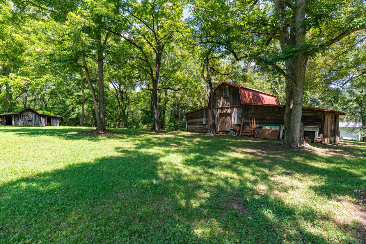 Private Retreat with Rustic Barns, Creek and Home - photo 3