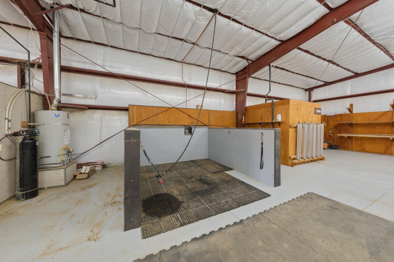 Turnkey equestrian estate w/3 homes and 360 views - photo 8