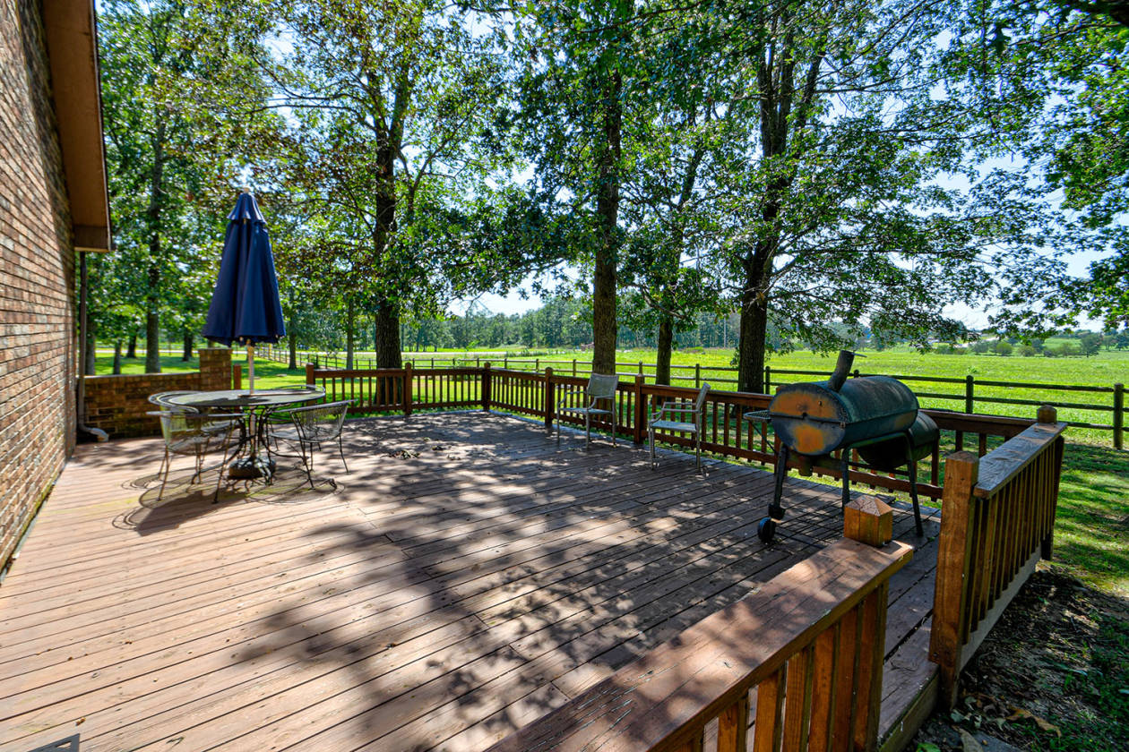 Clever Horse Estate on 7 acres with 6 stall barn Clever, Christian