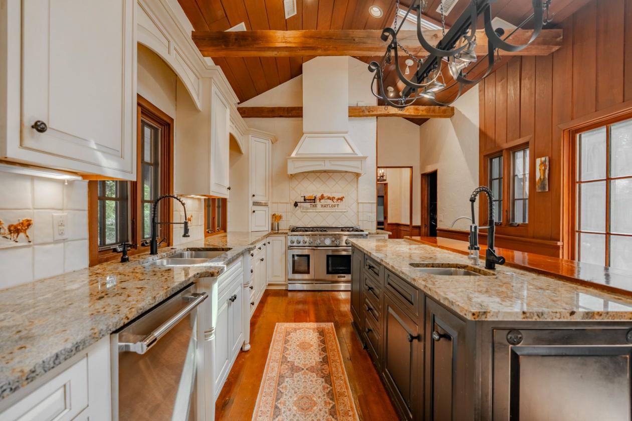 Historic 24 ac Equestrian Estate w Covered Arena - photo 15