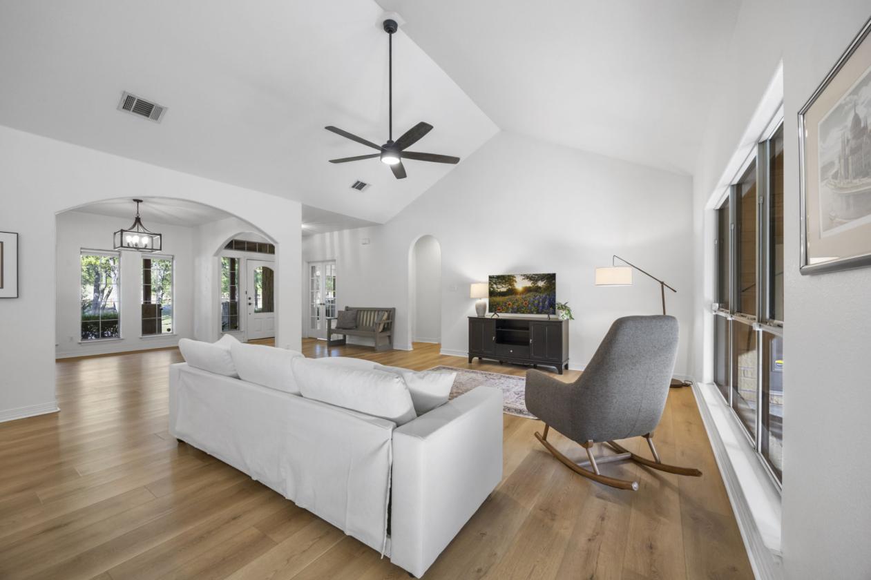 Beautiful Hill Country Home - photo 10