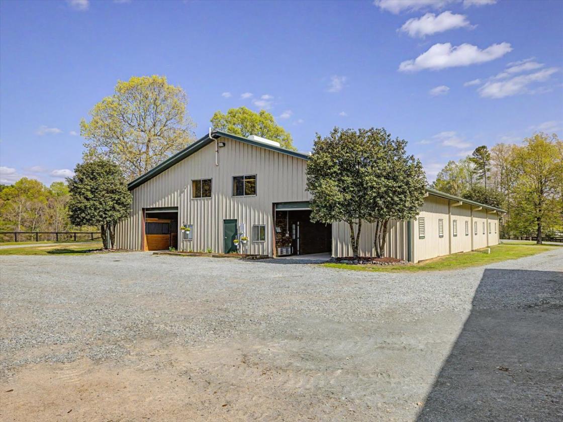 Exceptional Turnkey Equestrian Farm - photo 15