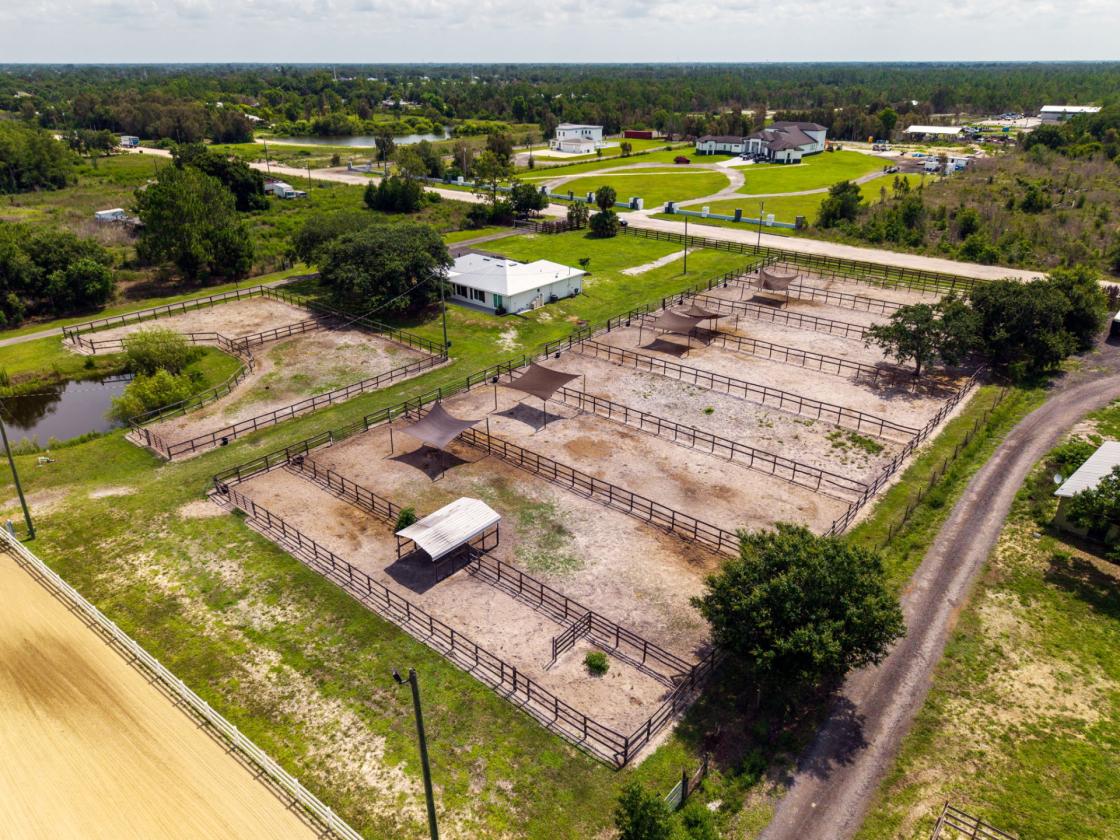 Upgraded equestrian estate on 5 acres - photo 8