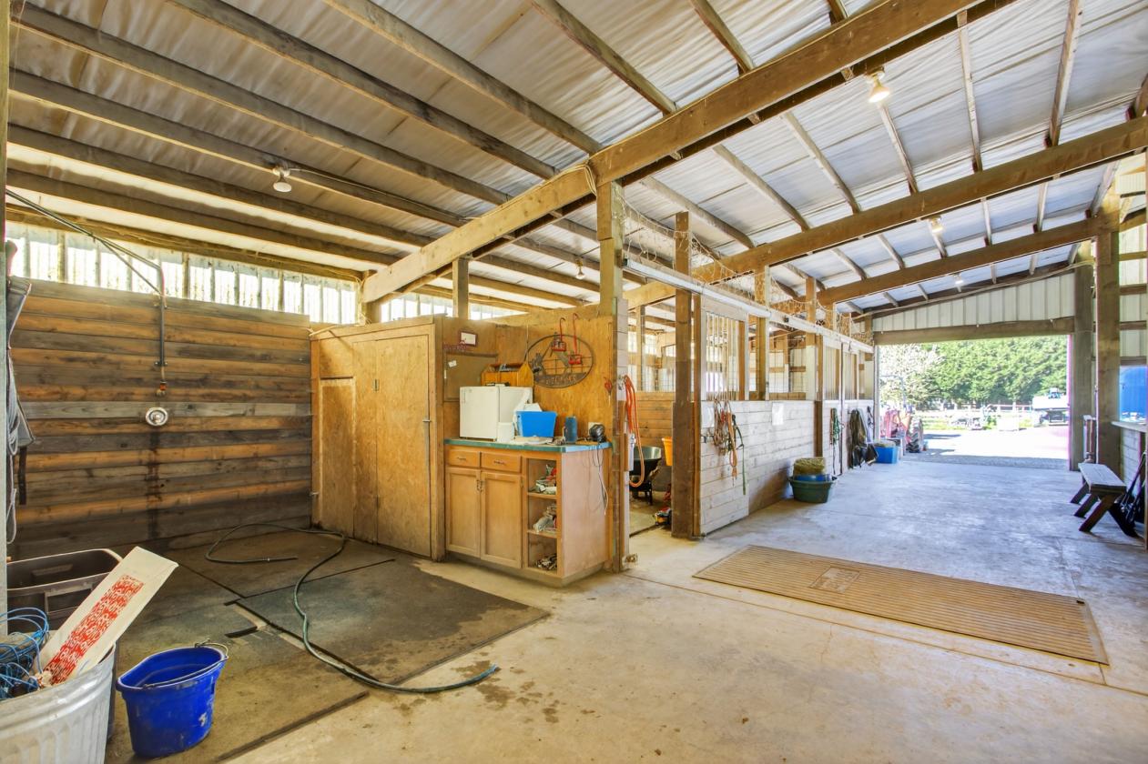 16 Stall Toledo Horse Facility - photo 7
