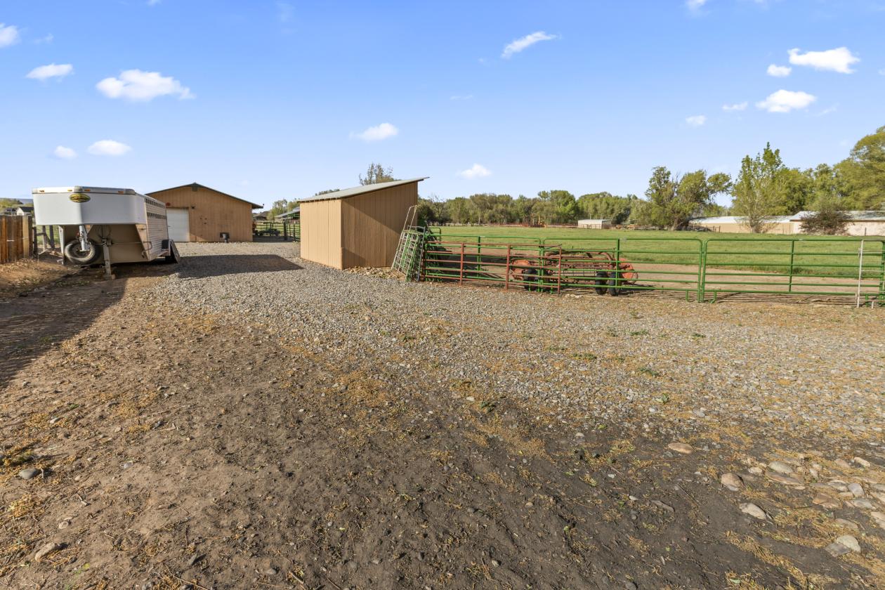 Beautiful Spring Creek Mesa Equestrian farm! - photo 11