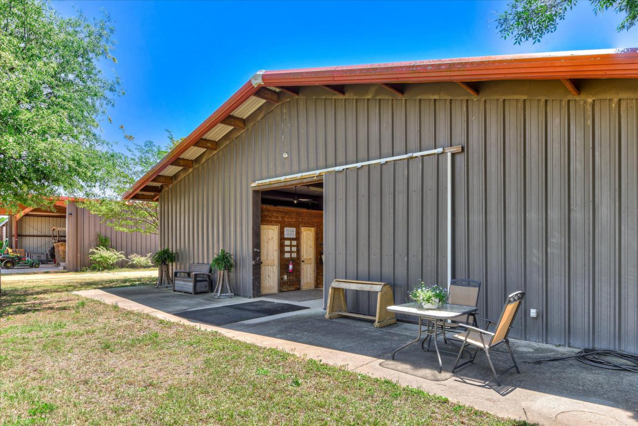 Exceptional 18.25-acre equestrian property - photo 5