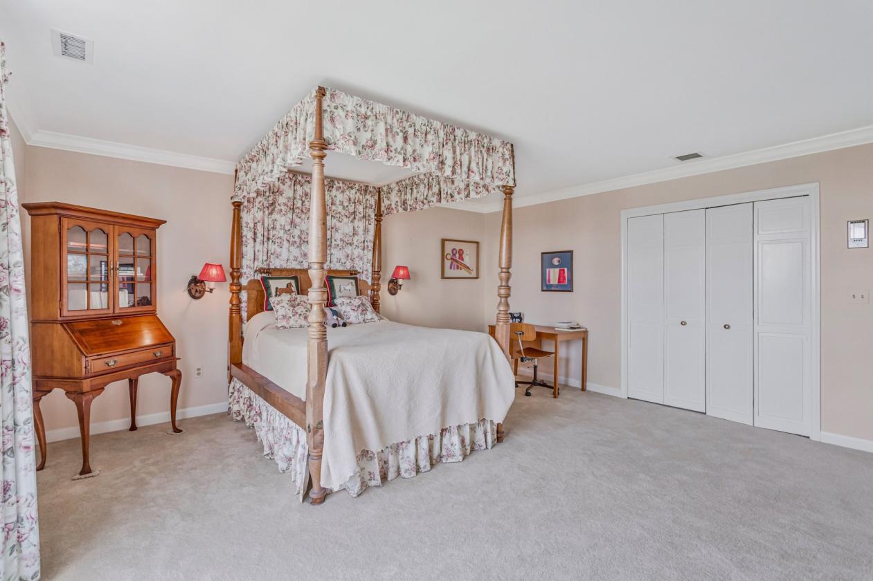 Custom-Crafted Equestrian Estate on 13 Acres - photo 20