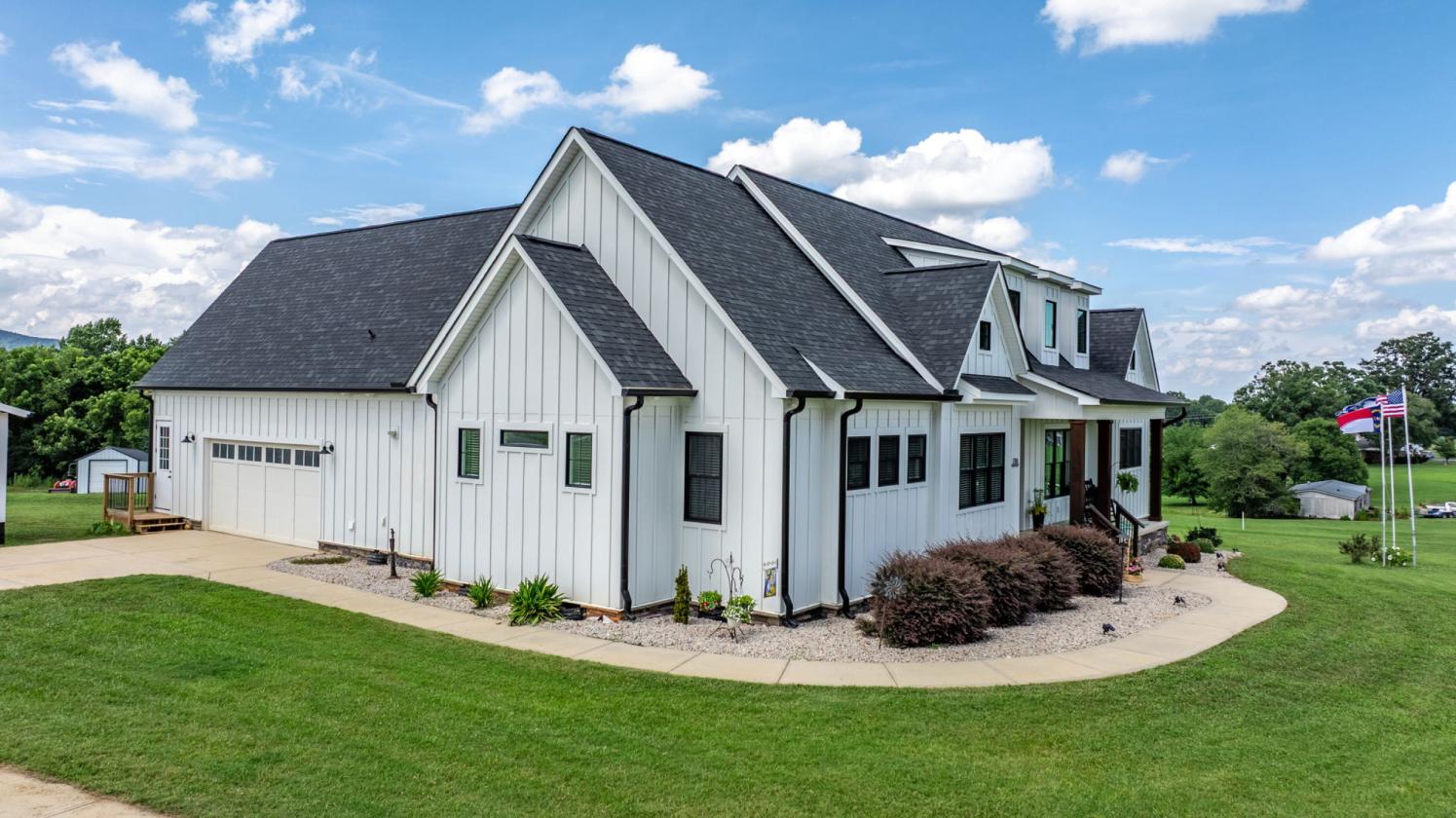 Modern Farmhouse on 18.9 acres with new venue - photo 8