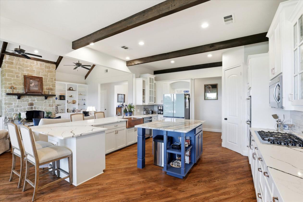 Refined North Texas Ranchette with Home & Barn - photo 10