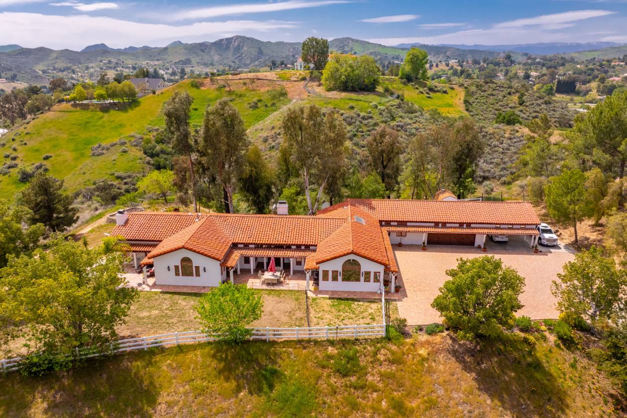 Horse Property for sale.