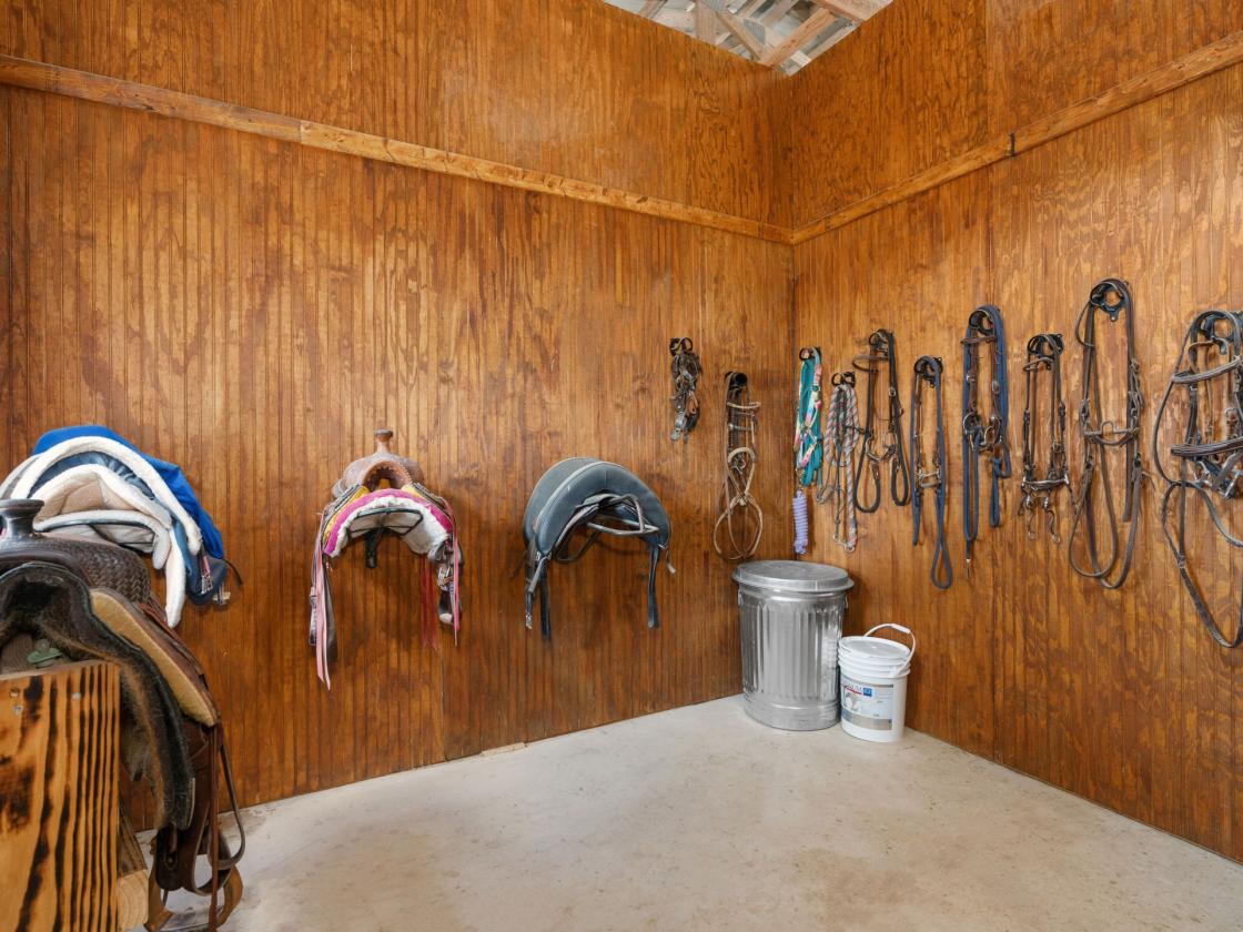 Hill Country Showcase Home Plus Horse Barn - photo 26