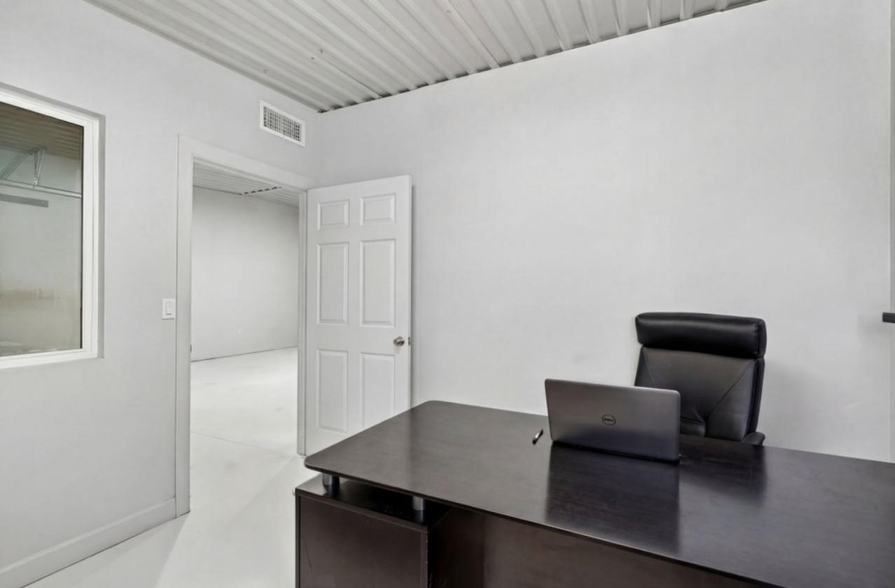 Income producing equestrian ranch on 10 acres - photo 17