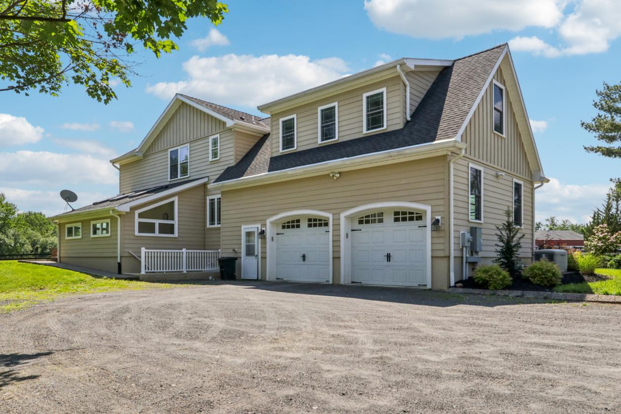 Equestrian Farm w/ 2 Homes & Caretaker Quarters - photo 18