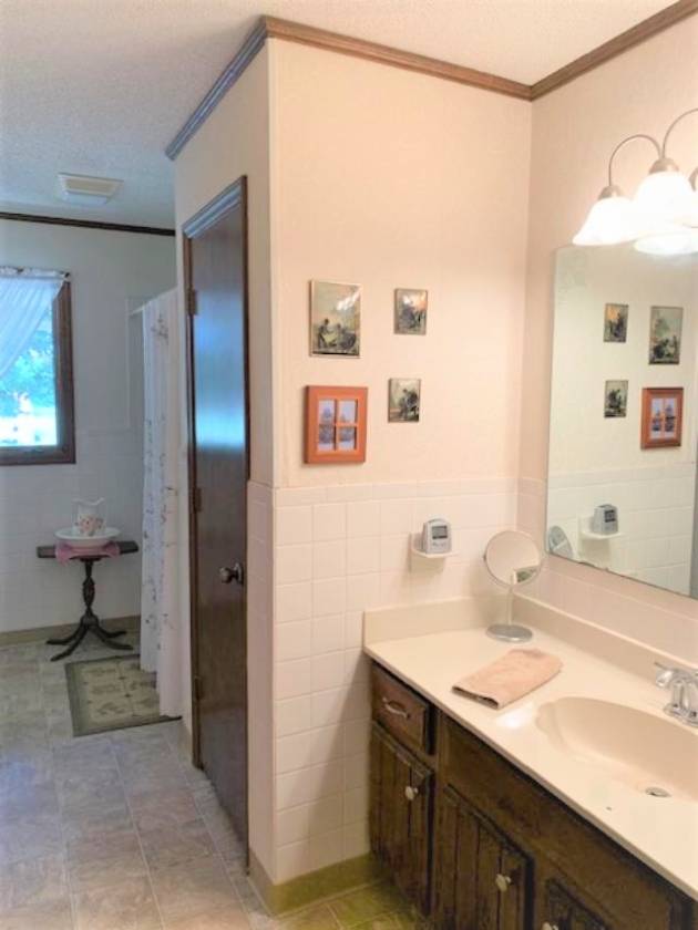 MIDDLE TENNESSEE HORSE COUNTRY Horse Farm with HOME, STABLES, 13