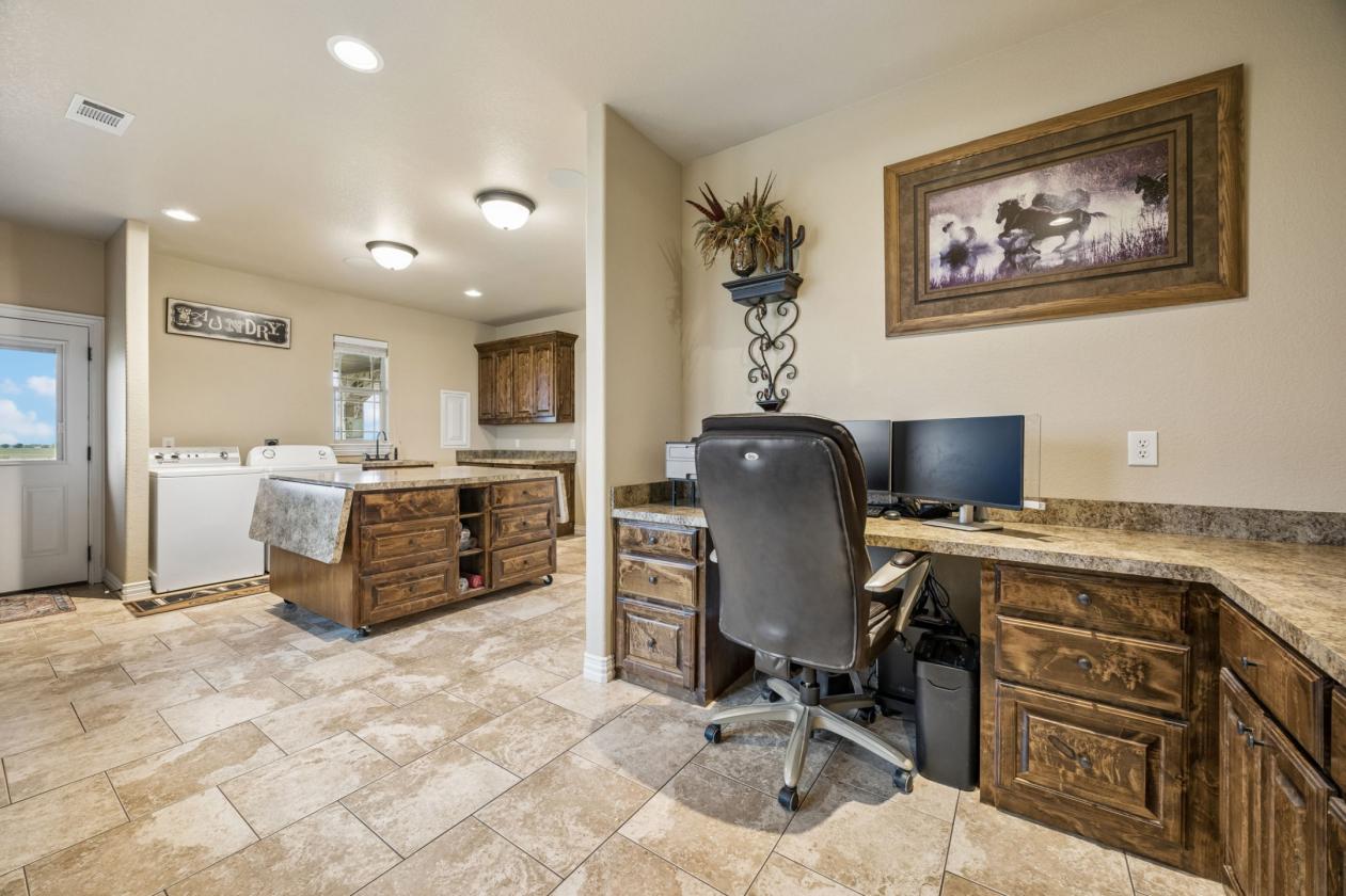 CUSTOM COUNTRY RETREAT ON 25 ACRES - photo 16