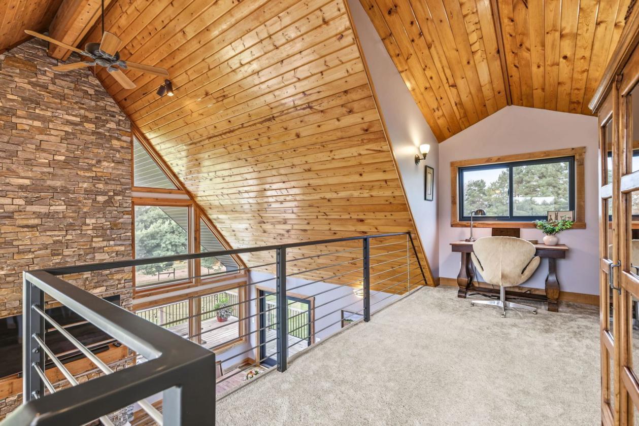 Gorgeous home on 10 acre equestrian property - photo 28