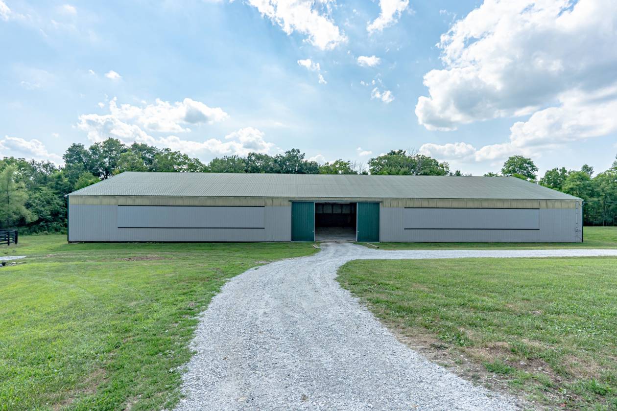 Turn Key Equine Estate with Indoor Arena , 38 Stall Barns, Renovated