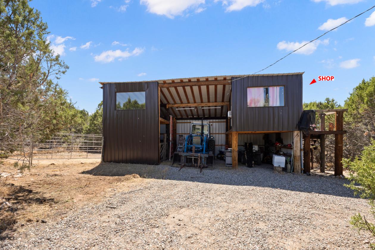 Horse Property with stunning views - photo 24