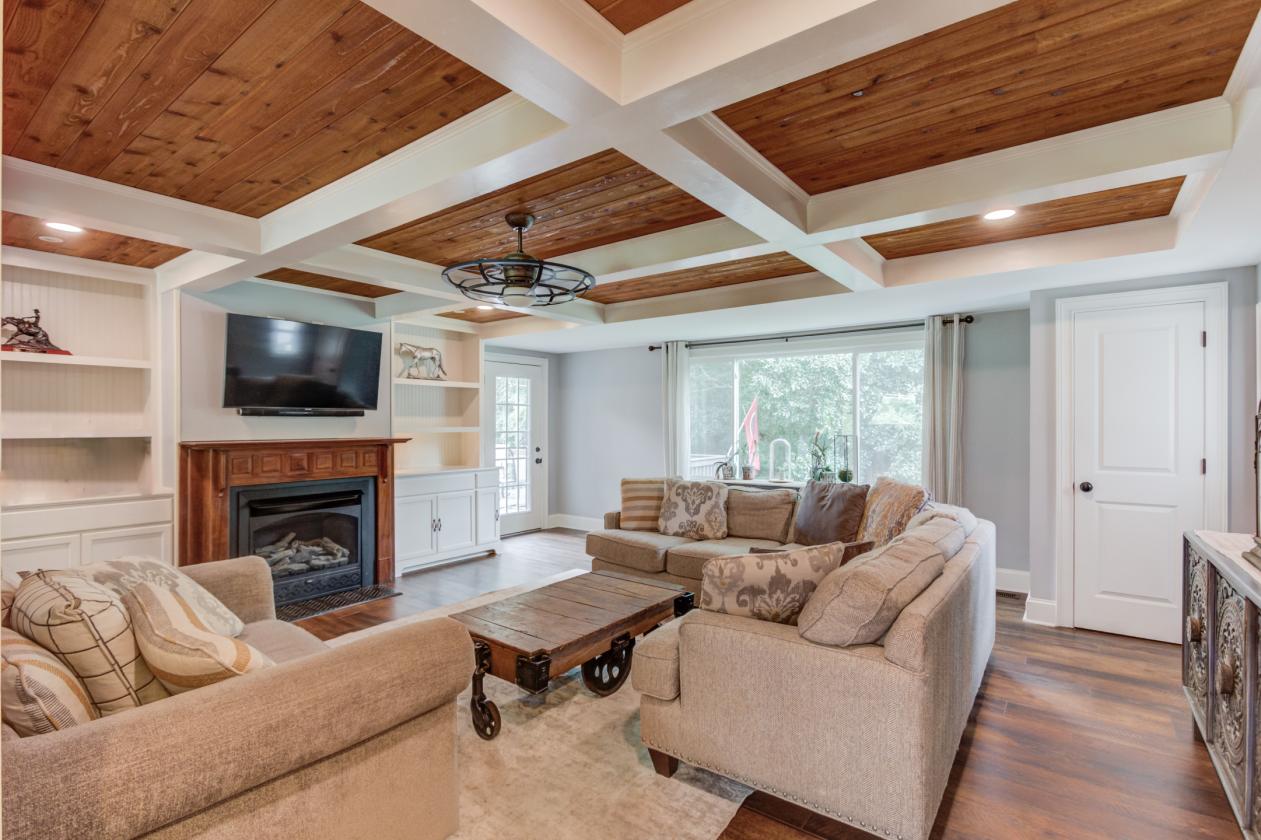 Exceptional 6.55-Acre Equestrian & Event Estate - photo 5