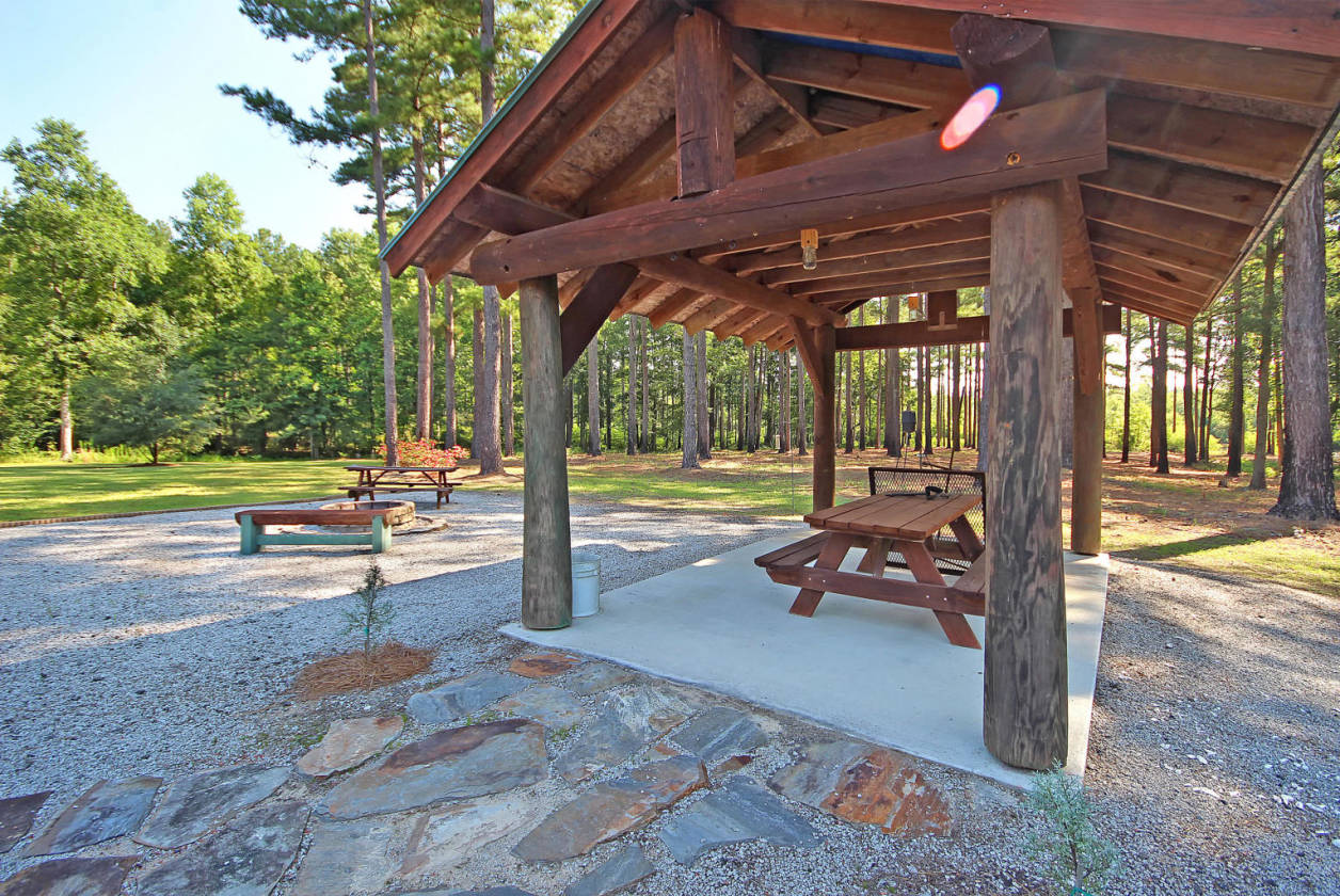 Spectacular log home estate and tree farm Summerville, Berkeley
