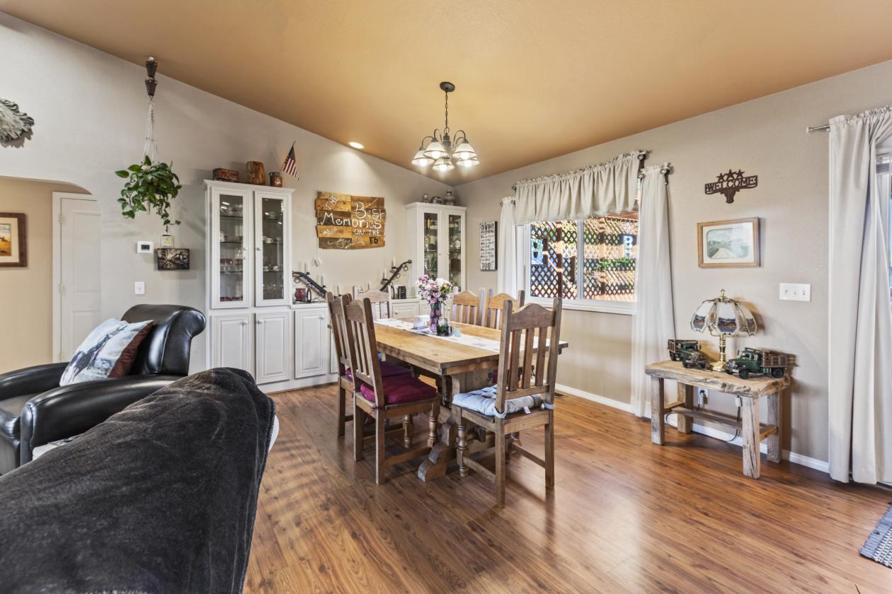 Beautiful Spring Creek Mesa Equestrian farm! - photo 18