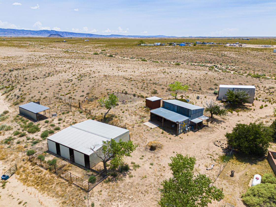 Well maintained horse property - photo 26