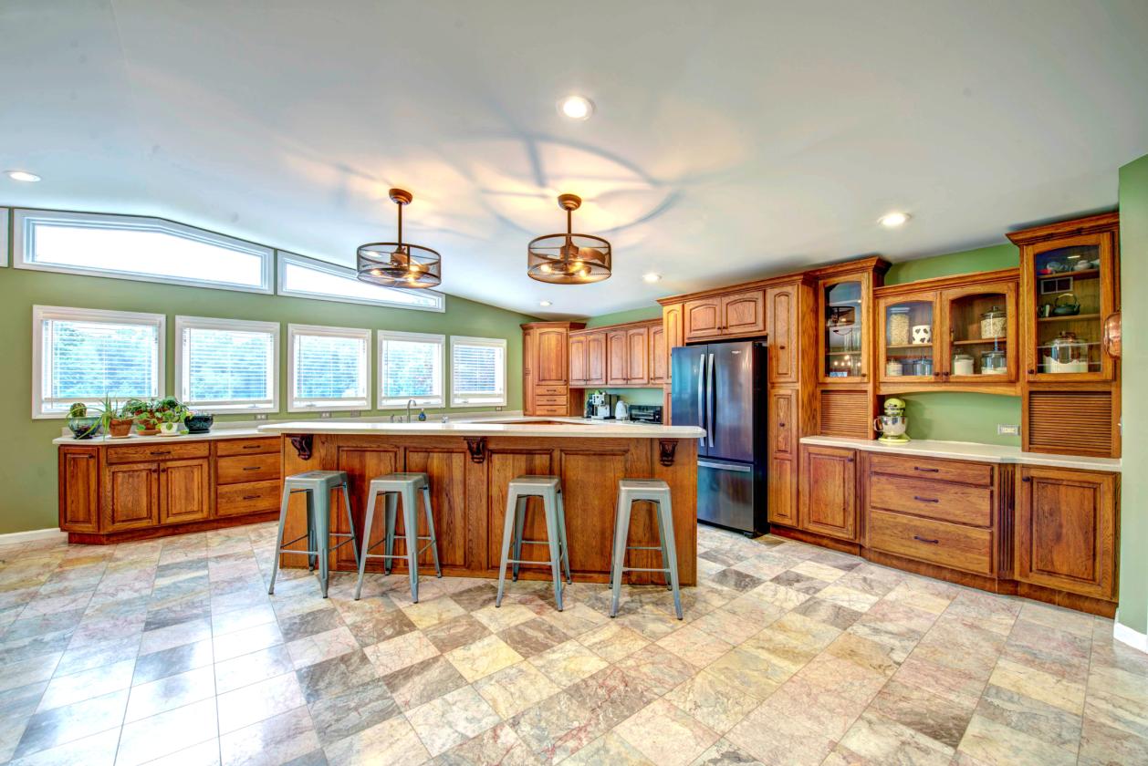 Gorgeous equestrian estate on 34.5 acres - photo 11
