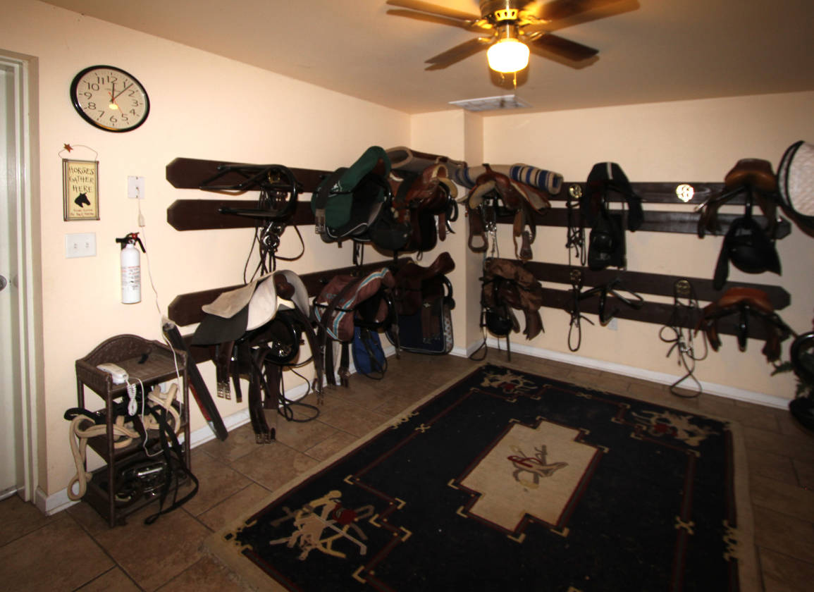 Exquisite equestrian estate set up for training and boarding Pace