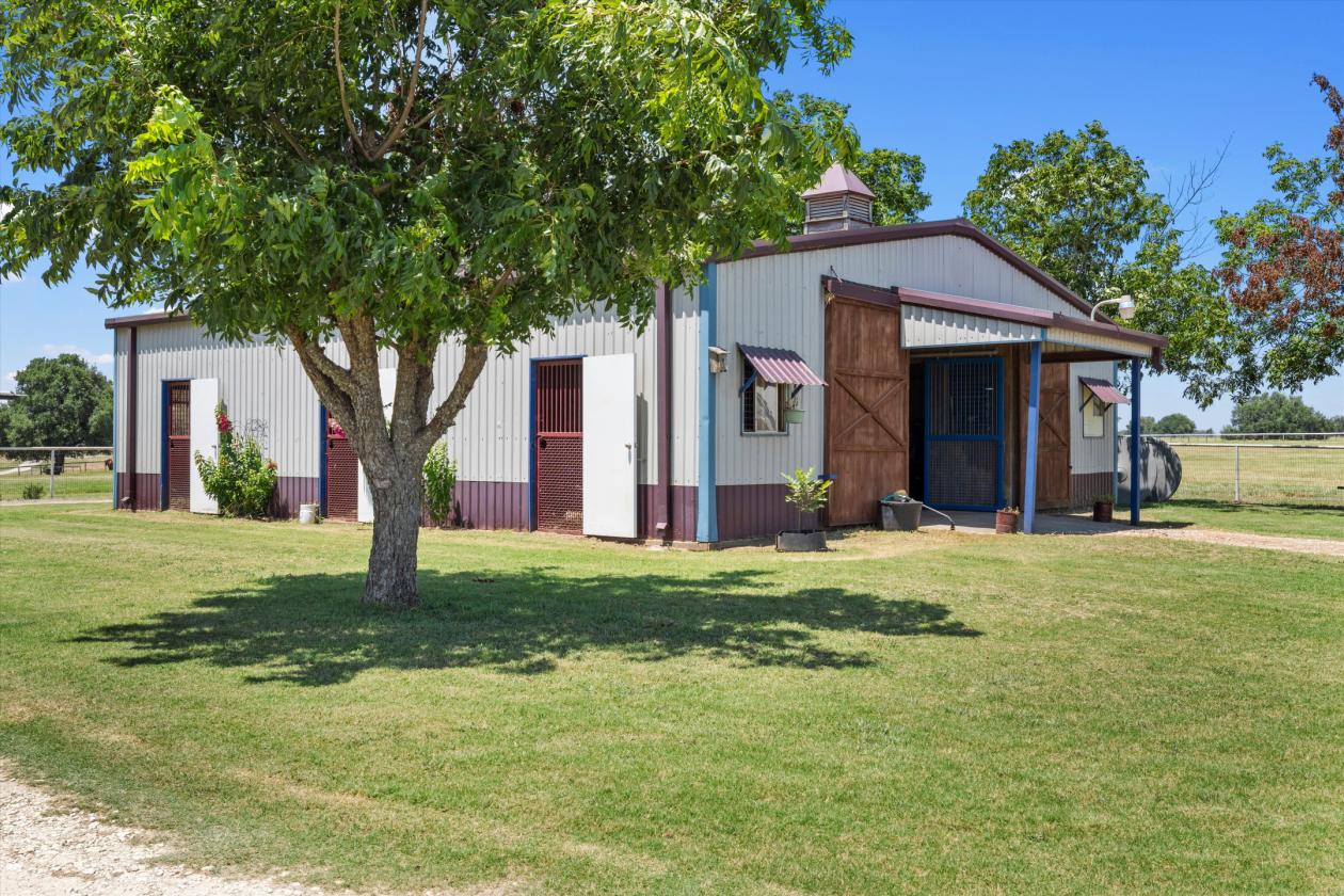Beautiful 101 Acre Equestrian Facility & Residence - photo 3