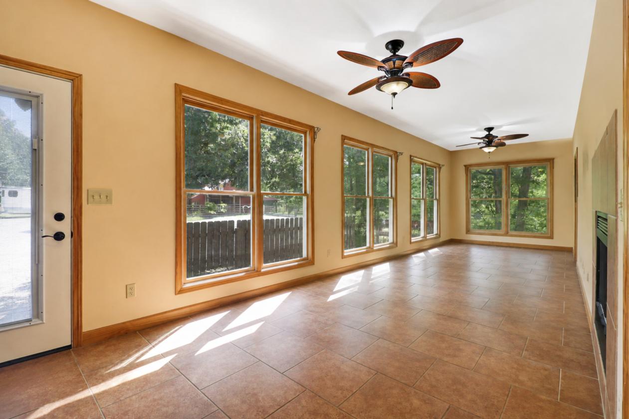 Spacious Cabin in BSF Equestrian community - photo 18