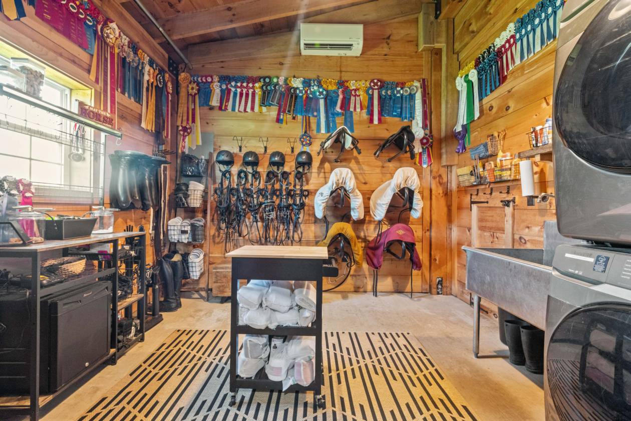 Lovely, turn key equestrian property with 2 arenas - photo 19