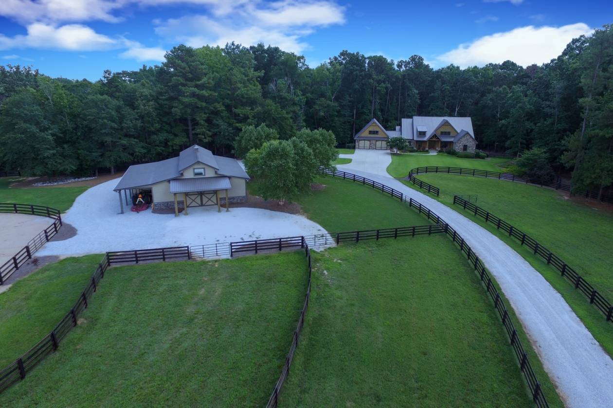 Stunning 19.8 Horse Farm less than 1 hour to Atlanta... Madison
