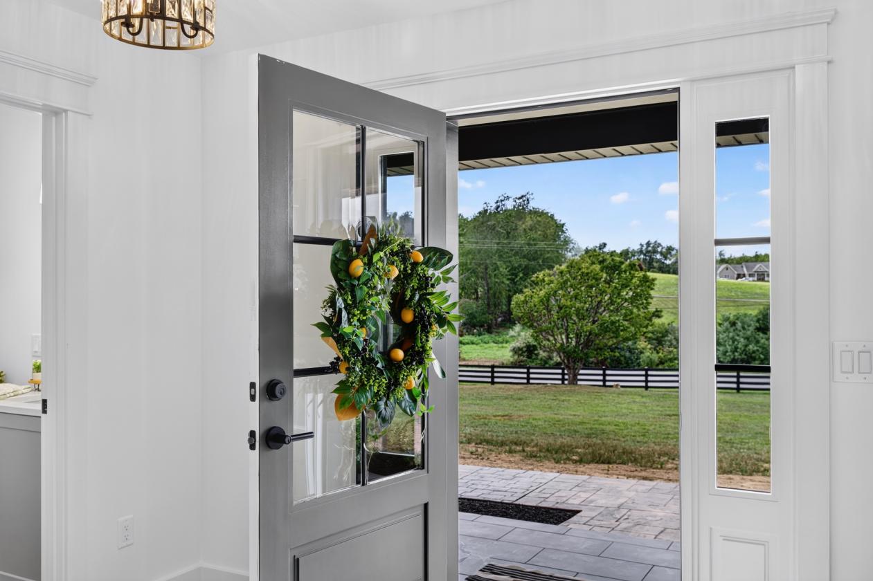 Luxury home with room for horses! - photo 6
