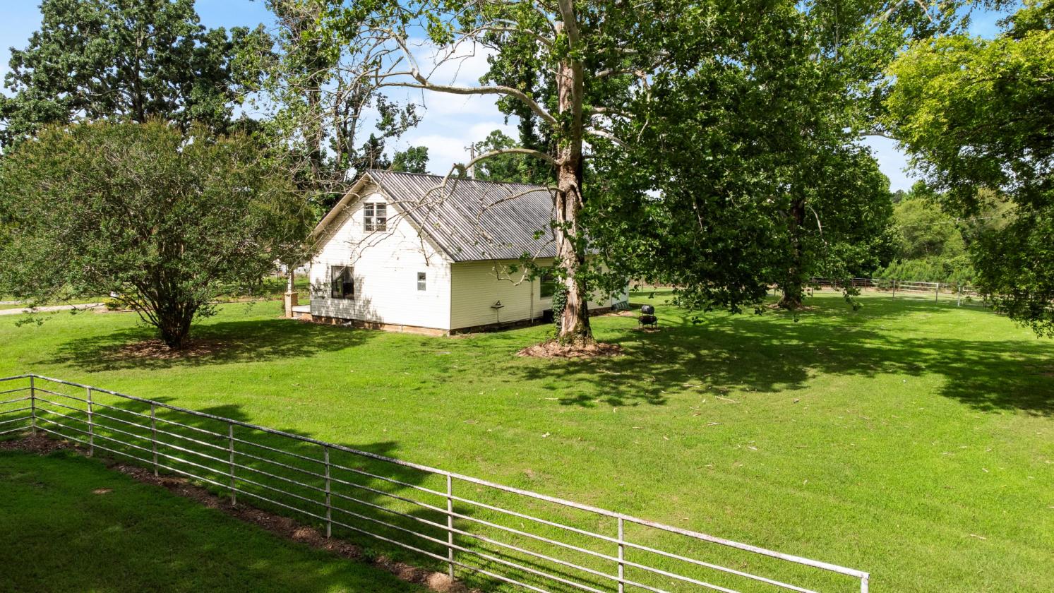 Beautiful Restored Farm House & The Perfect Land - photo 15