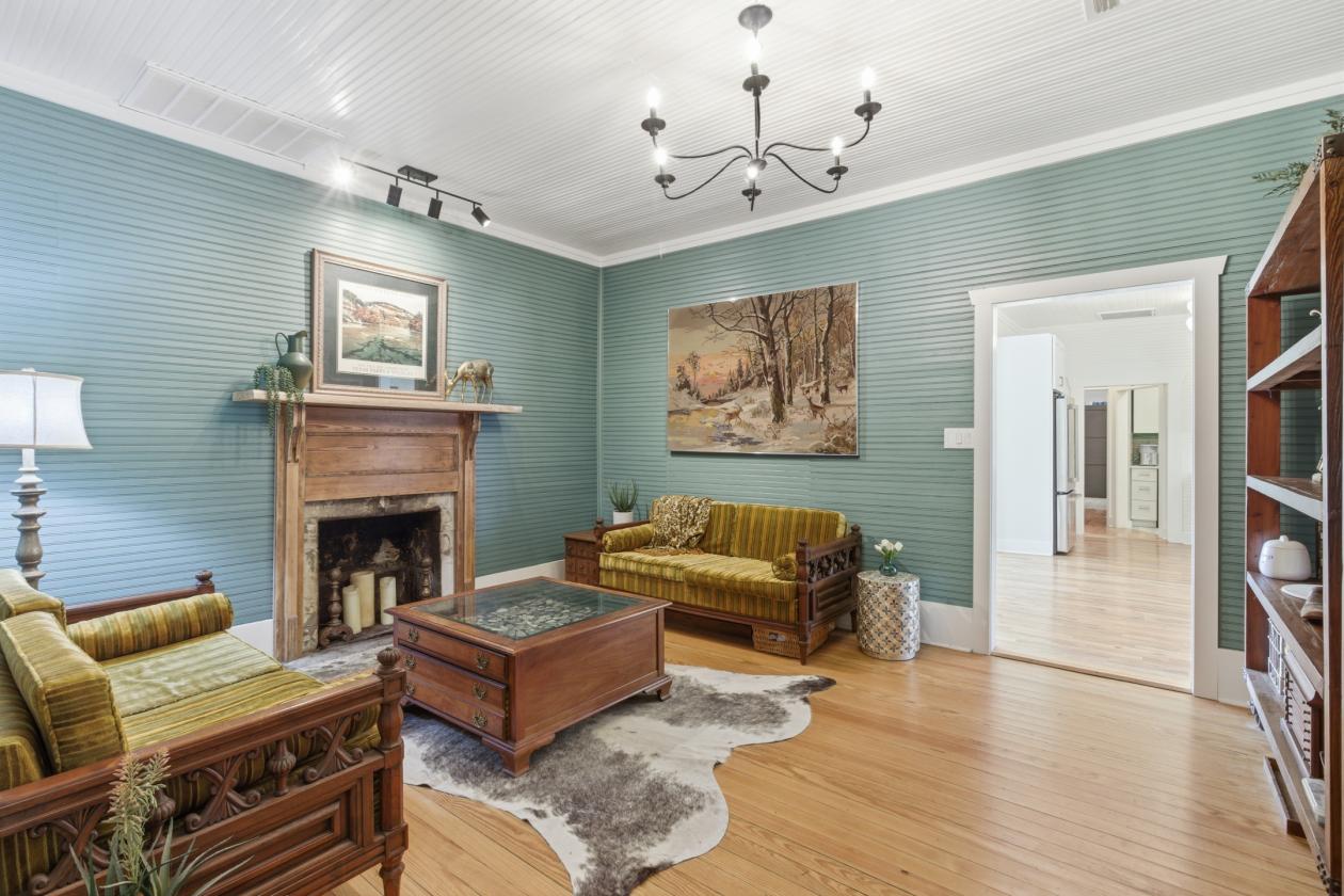 Luxury Hill Country Farmhouse | 10 Acres - photo 14