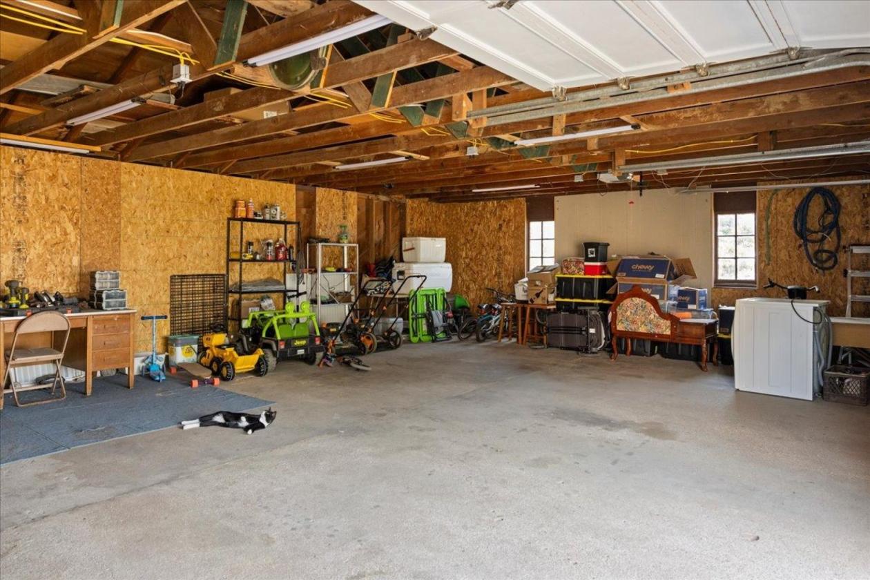 Meticulously-Maintained Horse Property - photo 25