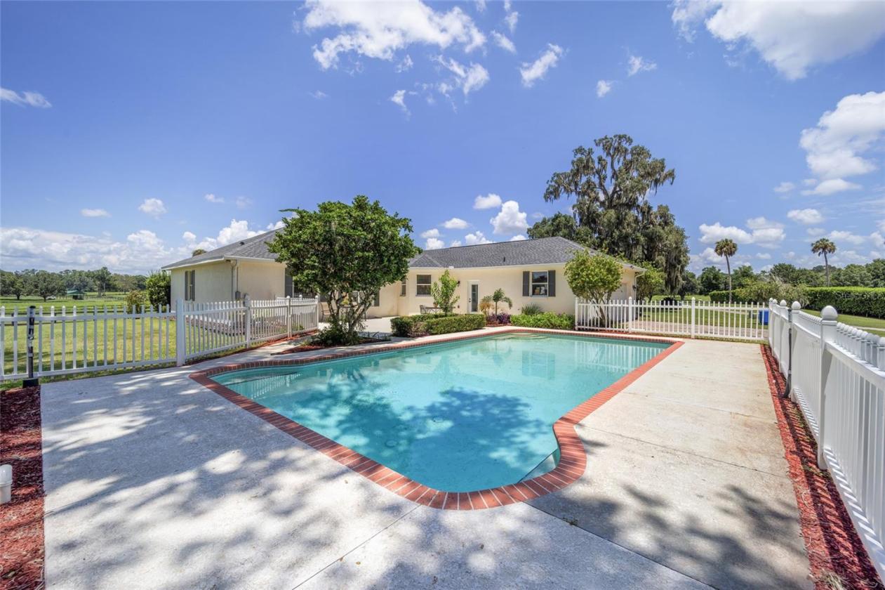 Dual-Residence Estate on 8+ Acres - photo 29