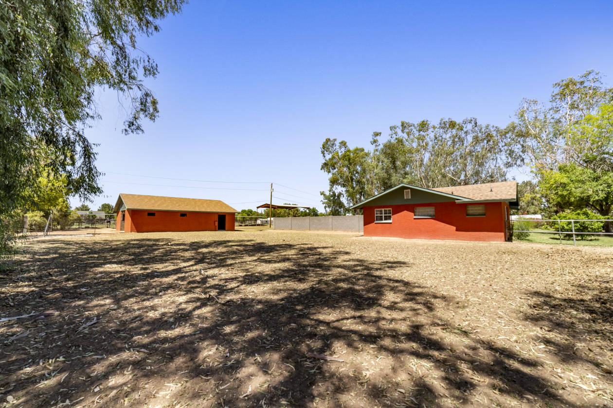 Nearly 1.5, irrigated acres in the heart of Gilbert. Gilbert, Maricopa County, Arizona