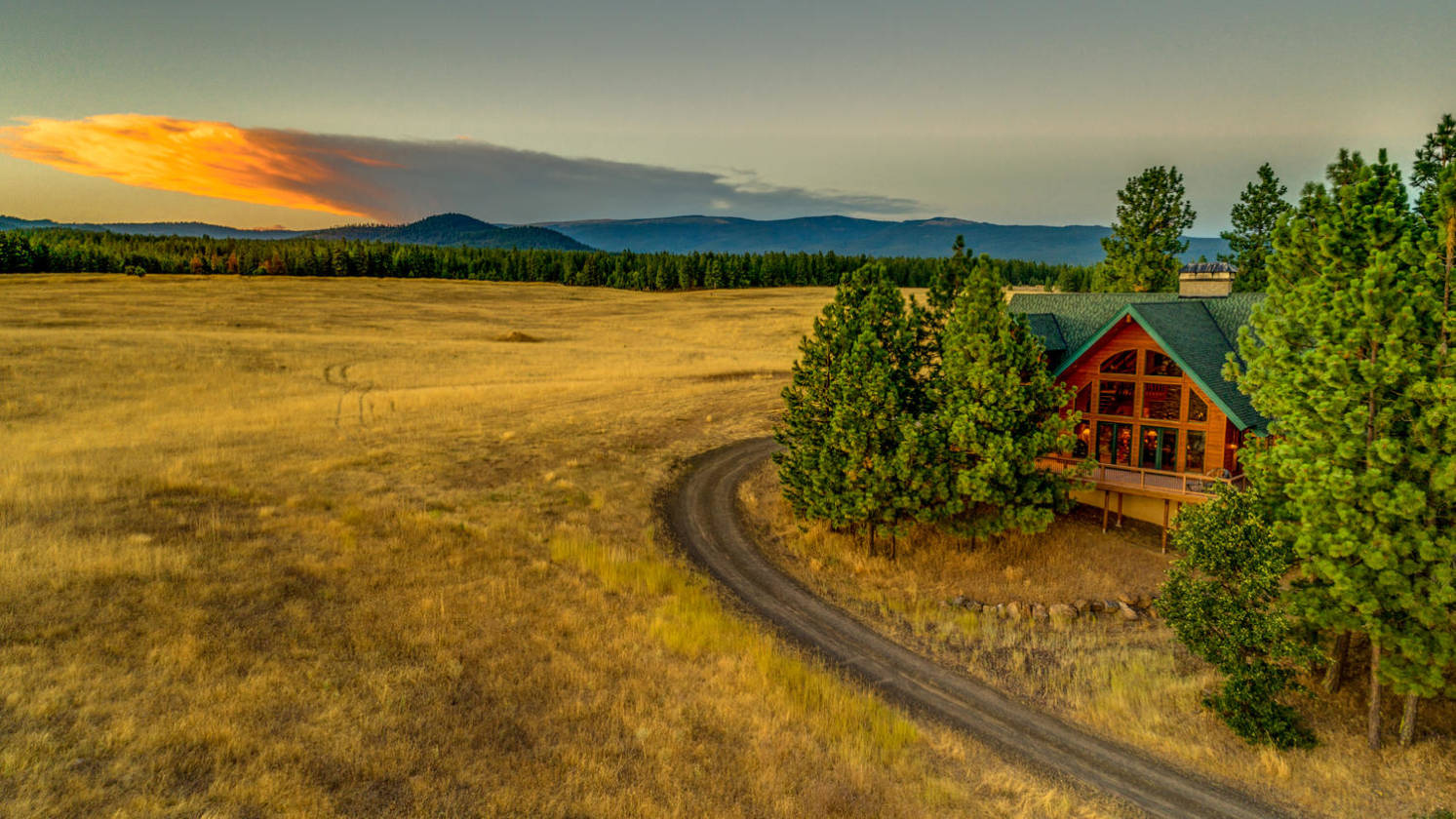 Horse Property with a View and Fantastic Home Goldendale, Klickitat