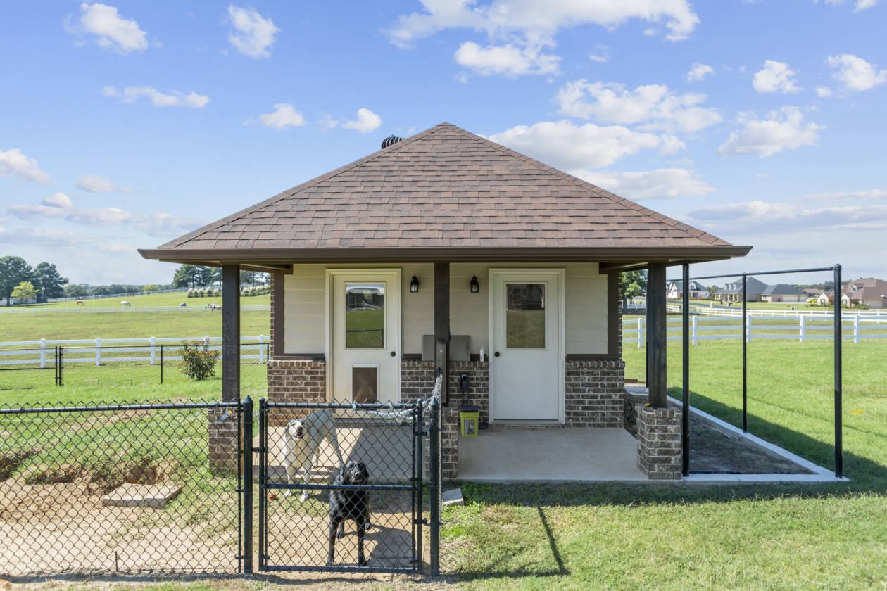 Custom built home in Stallion Lake Ranch with 5 acres... Lindale