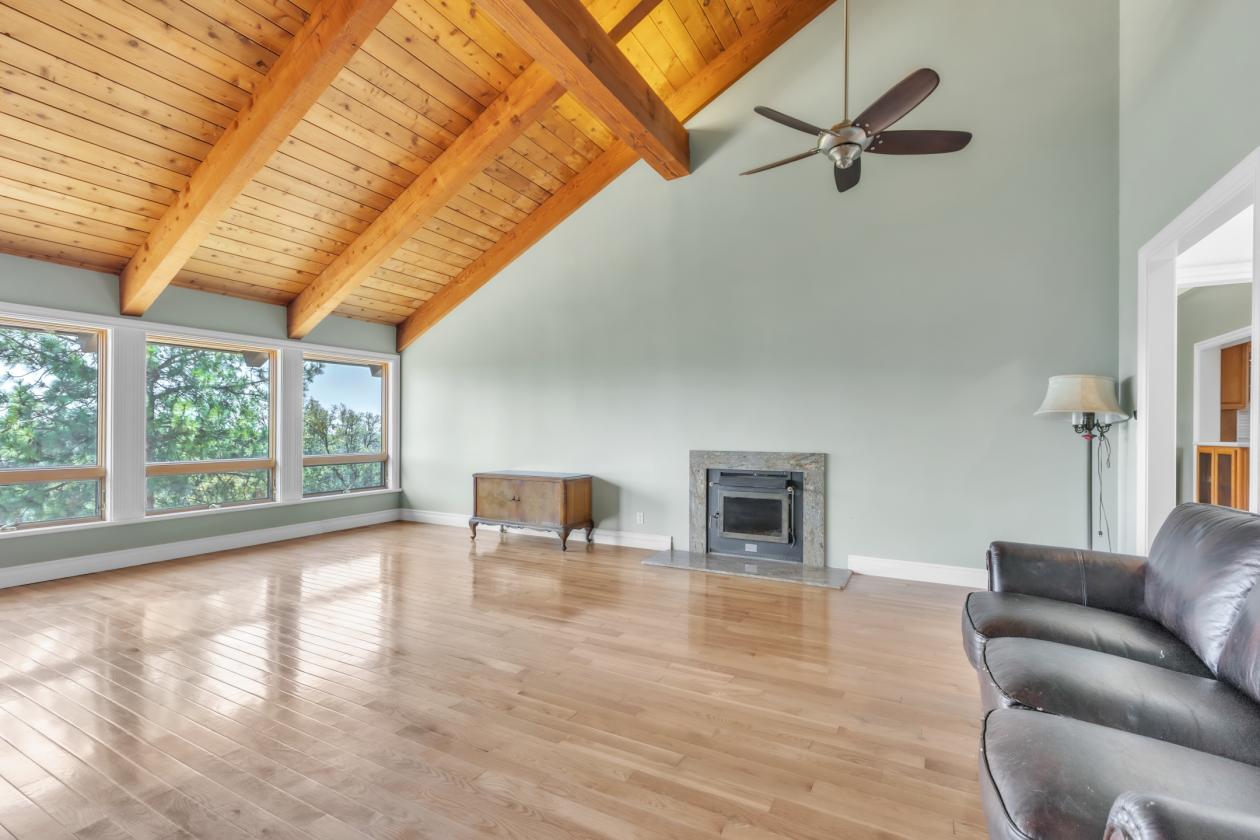 Custom home on nearly 15 acres of private land - photo 8