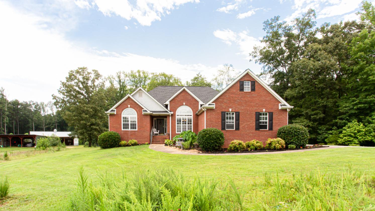 Turnkey Equestrian Property on 11+ Acres - photo 1