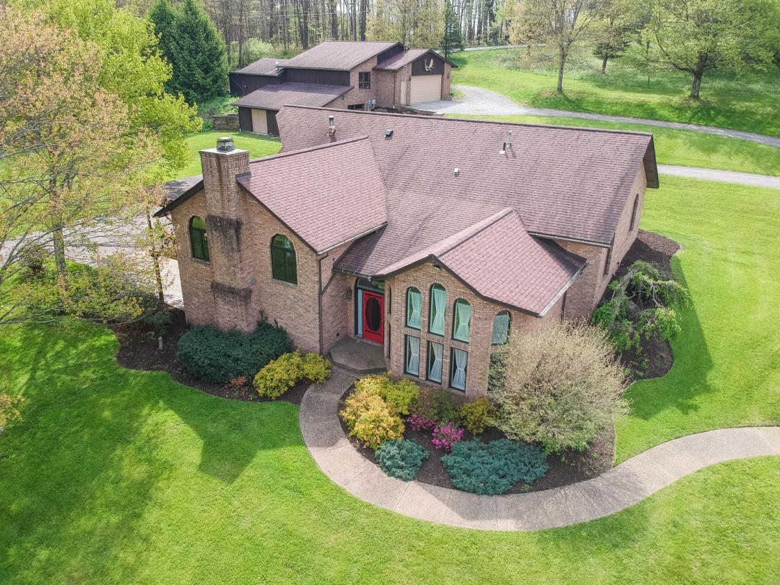 Custom home with endless opportunities! - photo 3