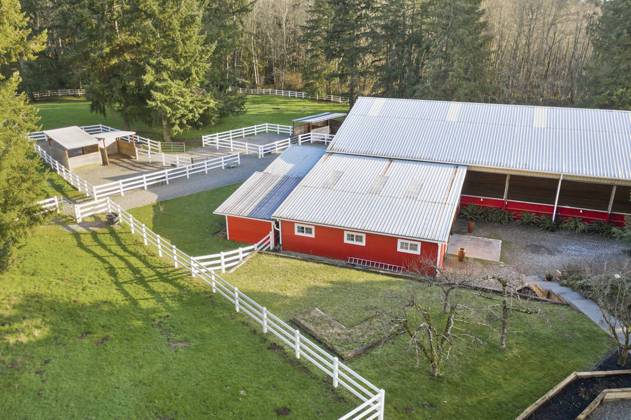 Welldesigned equestrian estate on nearly five dry acres in Olympia