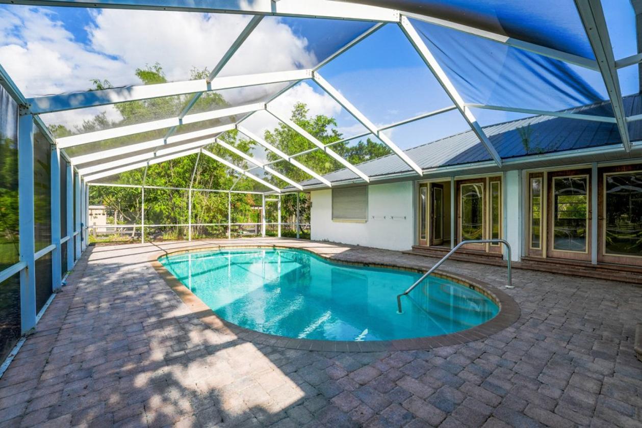 Rural LARGE pool home with inlaw suite and Acreage - photo 9