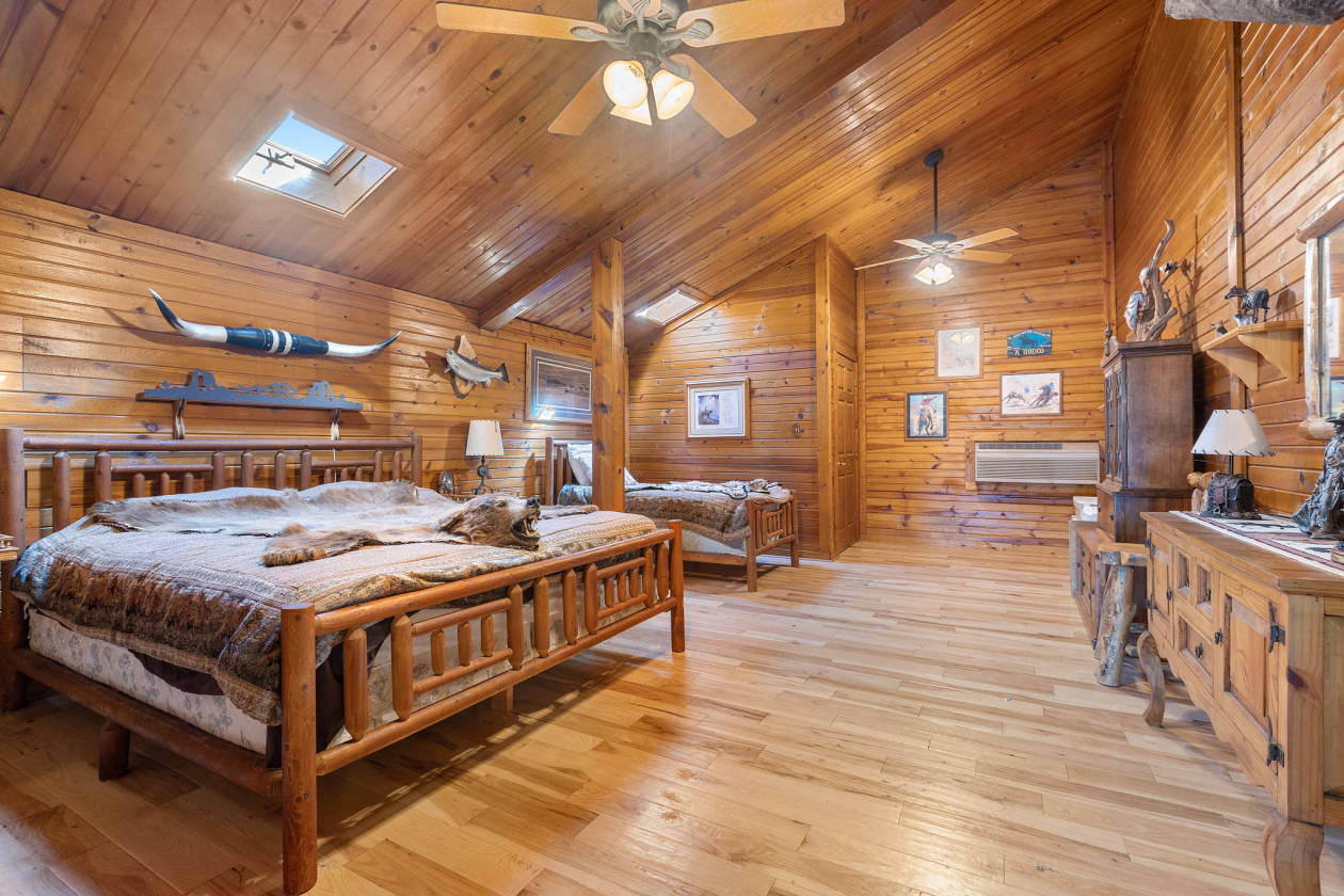 NEW PRICE! 38 ACRE HORSE FARM! - photo 12
