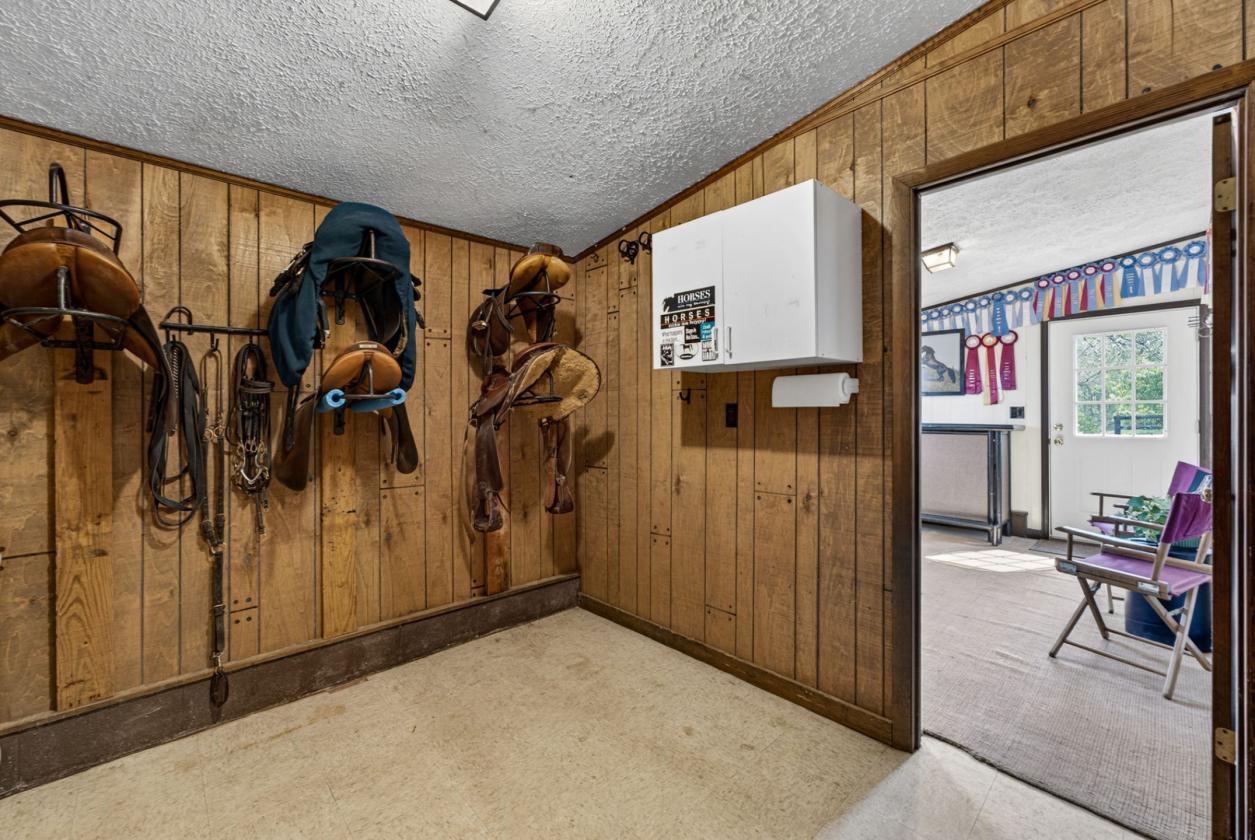 Equestrian Dream: Arenas, Homes & Charm - photo 27