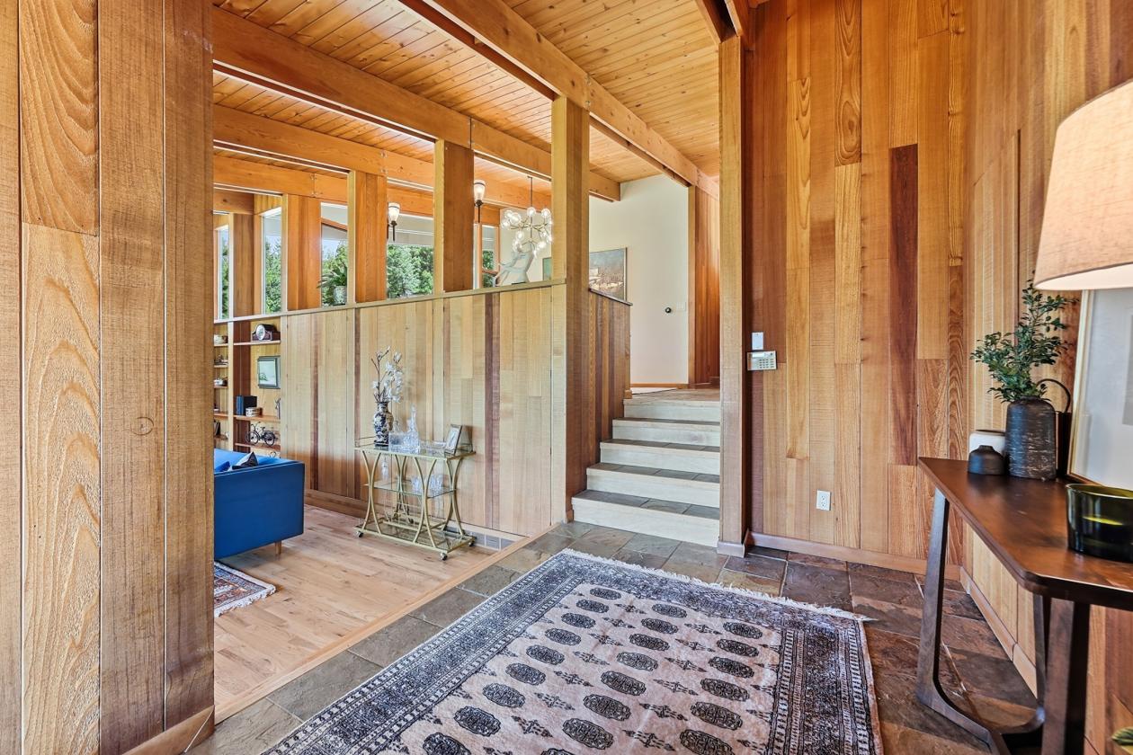 MCM Architecture & Mountain Views! - photo 7